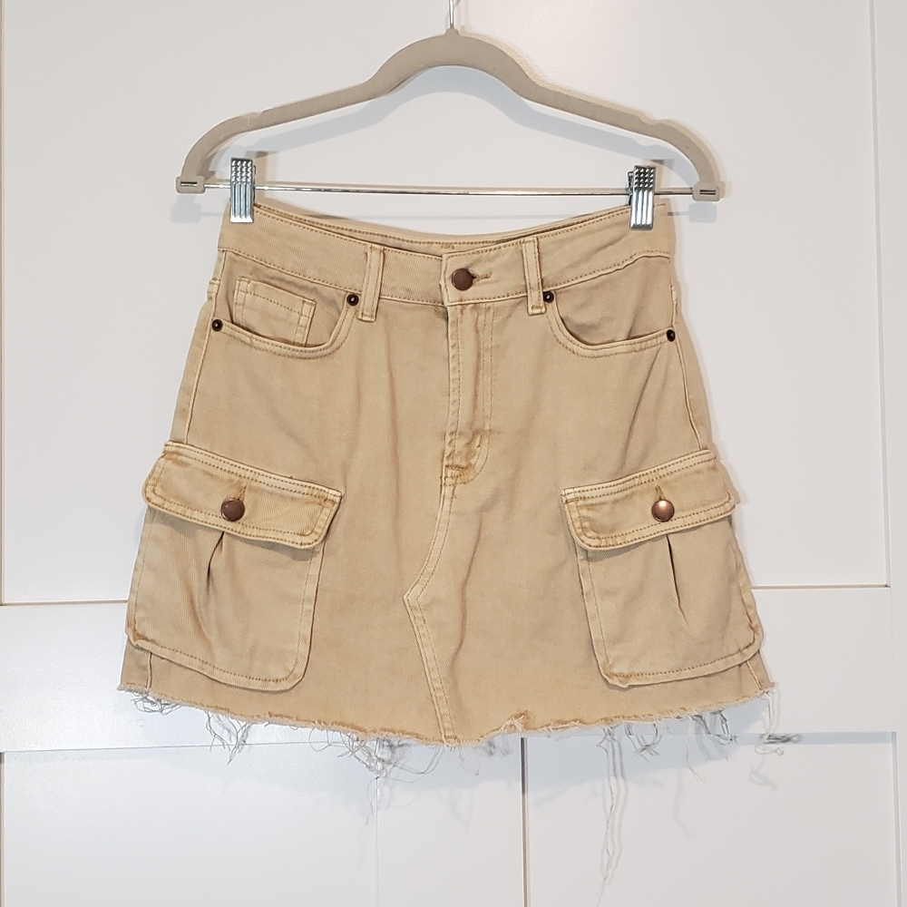 Blu Pepper Cargo Mini Skirt Tan Denim 7 Pockets Raw Hem Size Medium